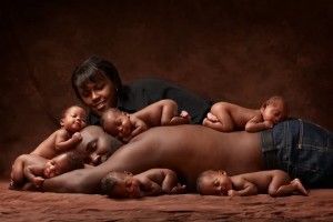teacher-pregnant-with-record-breaking-12-babies